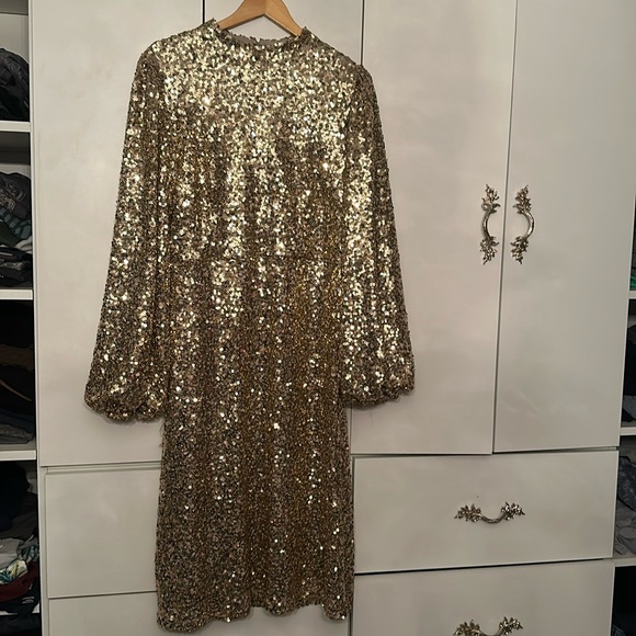 Gorgeous sequin dress! Holiday! - Picture 1 of 6